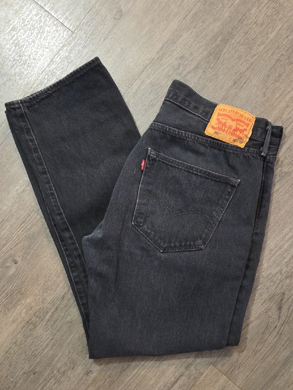 Levi's • Men's Relaxed Fit Black Denim Jeans